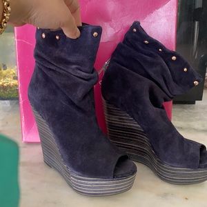Dark blue suede open toe booties